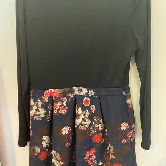 Dress - Picture 5 of 5